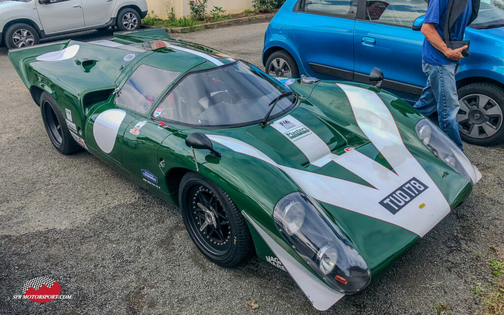 Lola T70 outside Aux Portes Du Circuit, Le Mans.