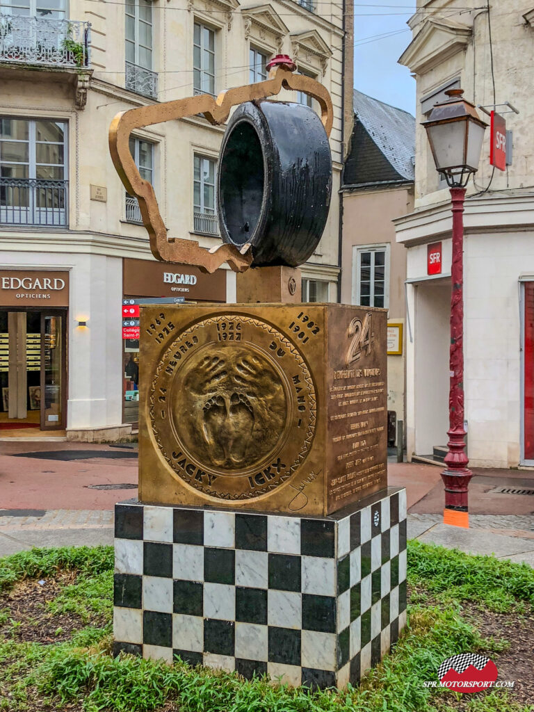 Derek Bell, Jacky Ickx and Henri Pescarolo 24 Hour Tribute Statue.