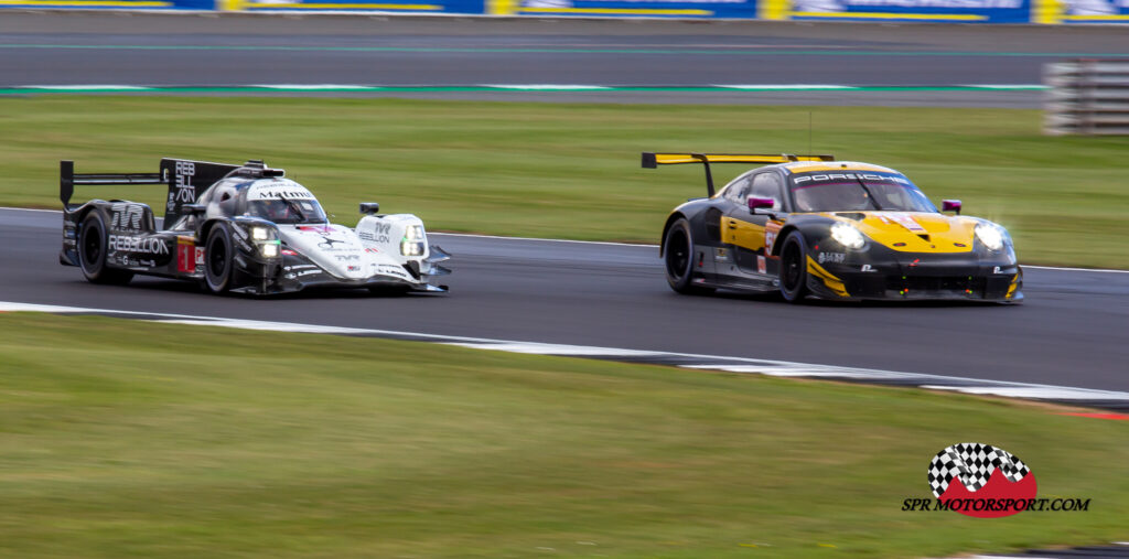 Team Project 1, Porsche 911 RSR (57) / Rebellion Racing, Rebellion R13 Gibson (1).