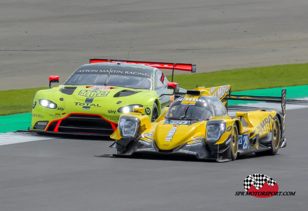 Racing Team Nederland, Oreca 07 Gibson (29) / Aston Martin Racing, Aston Martin Vantage AMR (98).