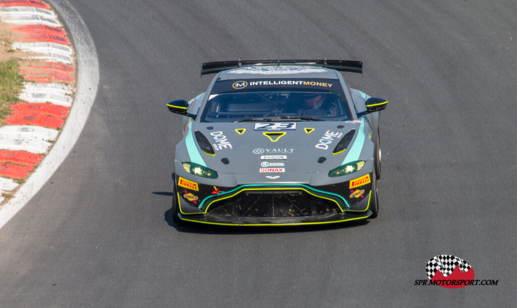 R Racing, Aston Martin Vantage AMR GT4.