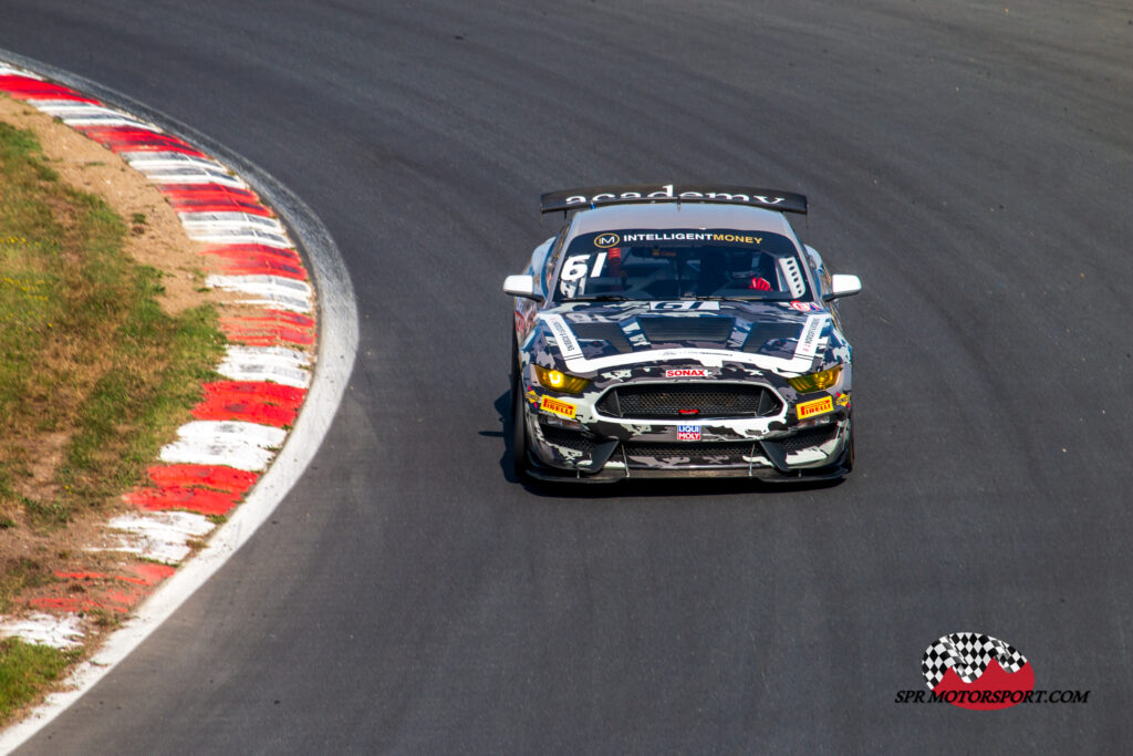 Academy Motorsport, Ford Mustang GT4.