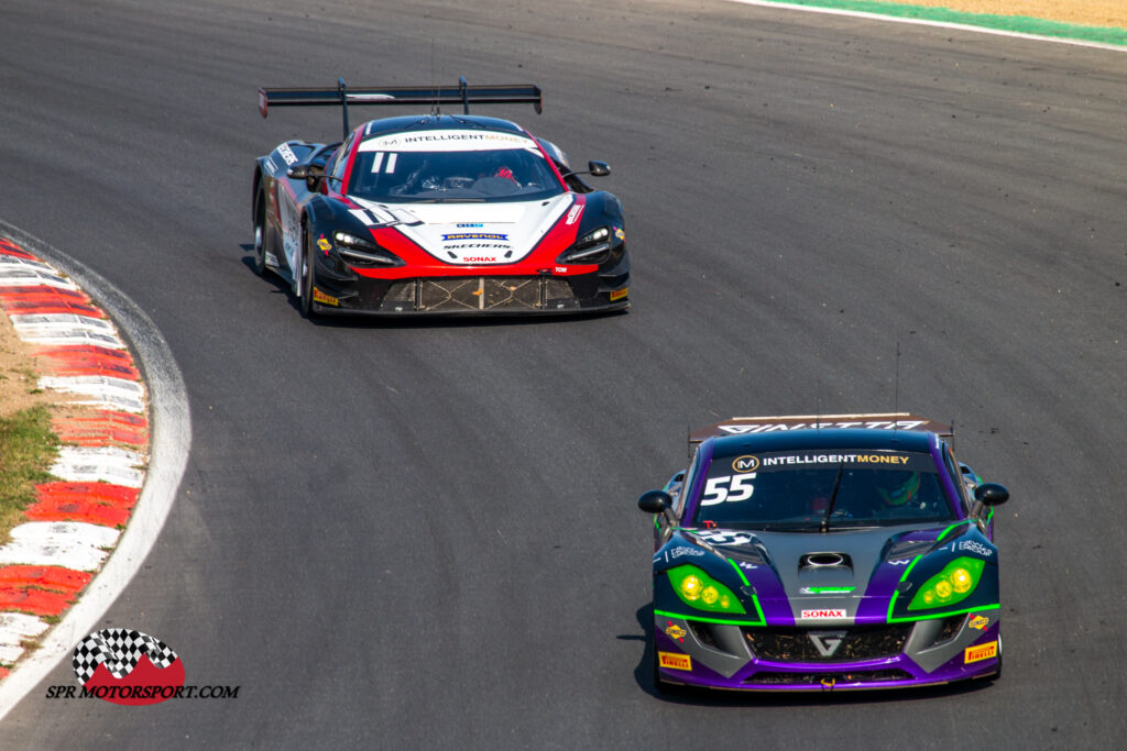 Raceway Motorsport, Ginetta G56 GT4 (55) / Paddock Motorsport, McLaren 720S GT3 Evo (11).