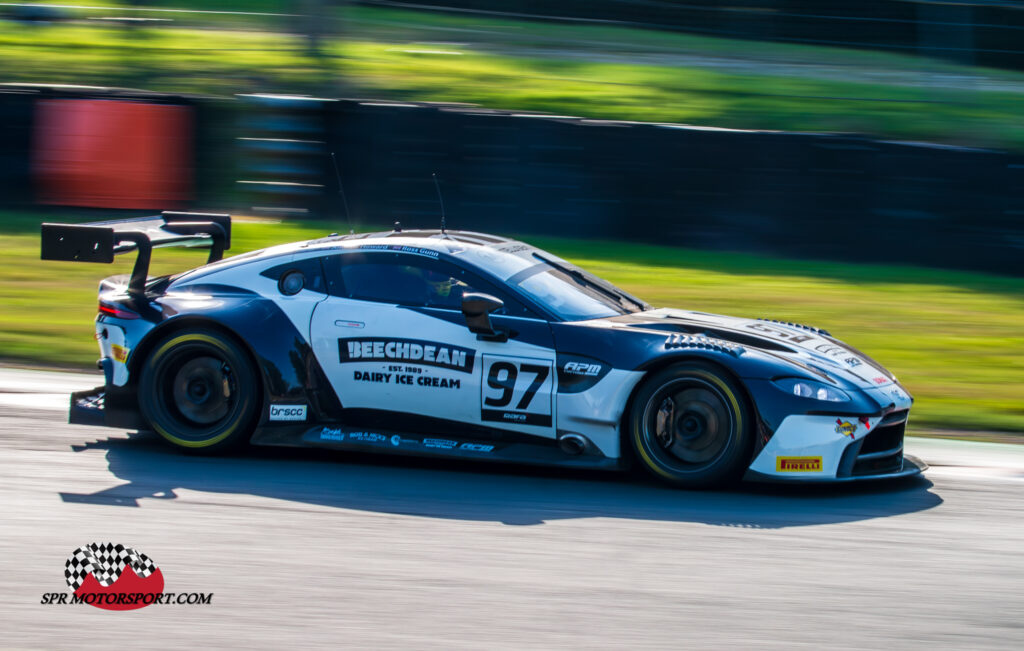 Beechdean Motorsport Ltd, Aston Martin Vantage AMR GT3.