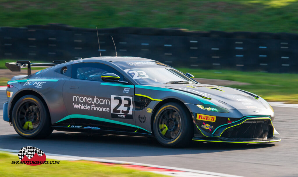 R Racing, Aston Martin Vantage AMR GT4.