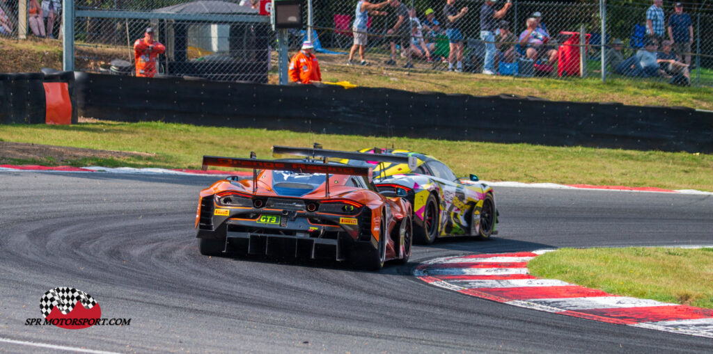 RACE LAB, McLaren 720S GT3 Evo (42) / Orange Racing, McLaren 720S GT3 Evo (67).