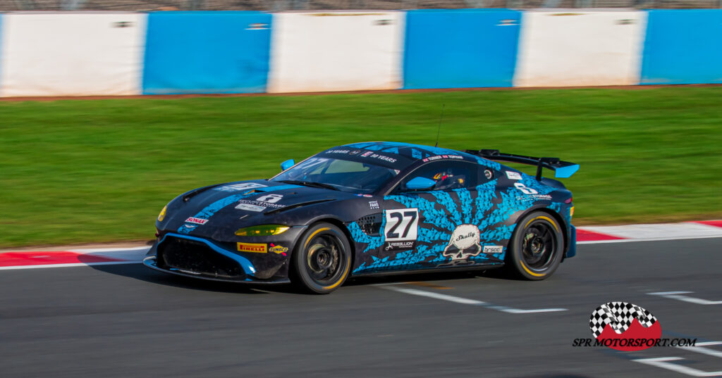 Newbridge Motorsport, Aston Martin Vantage AMR GT4.