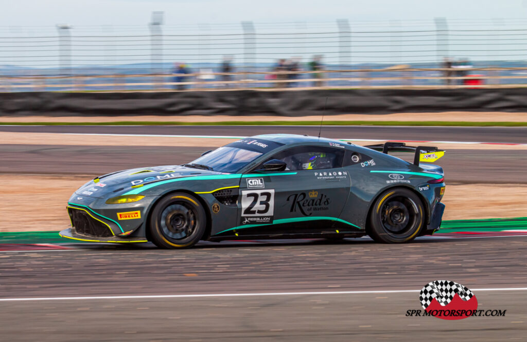 R Racing, Aston Martin Vantage AMR GT4.