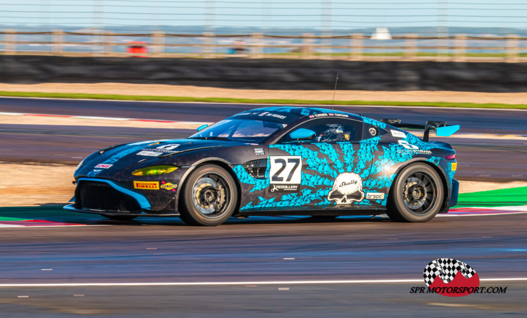 Newbridge Motorsport, Aston Martin Vantage AMR GT4.