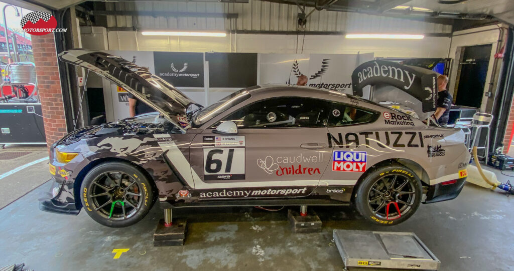 Academy Motorsport, Ford Mustang GT4.