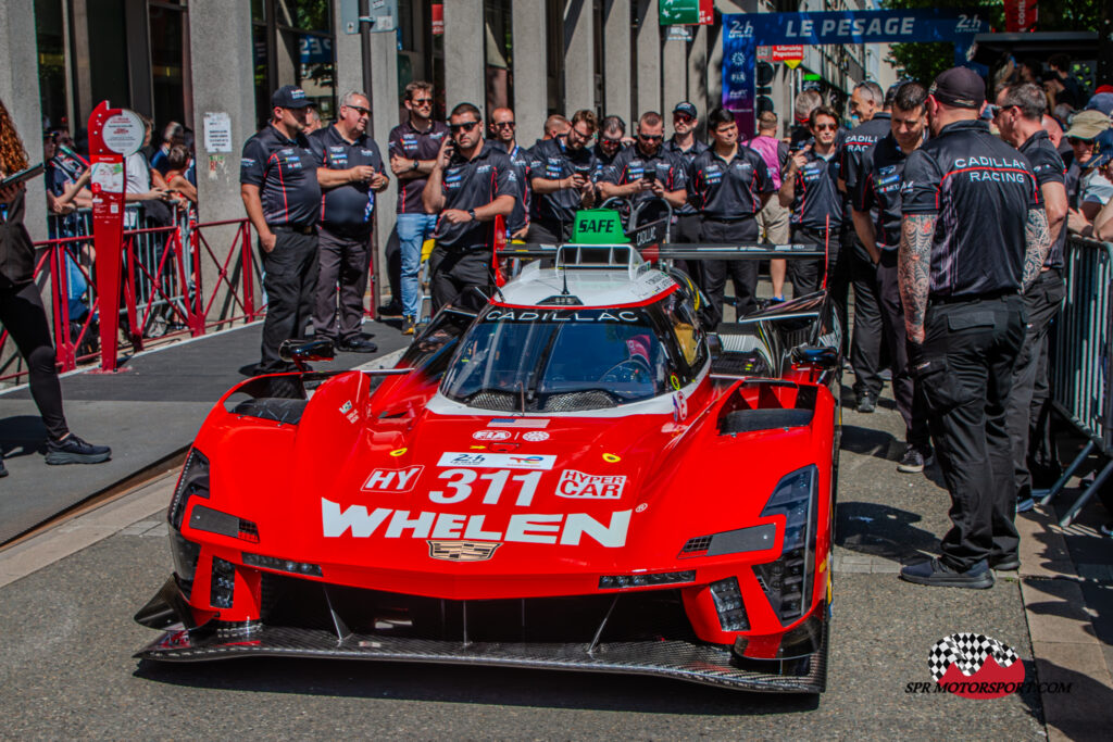 Cadillac Racing, Cadillac V-Series R.