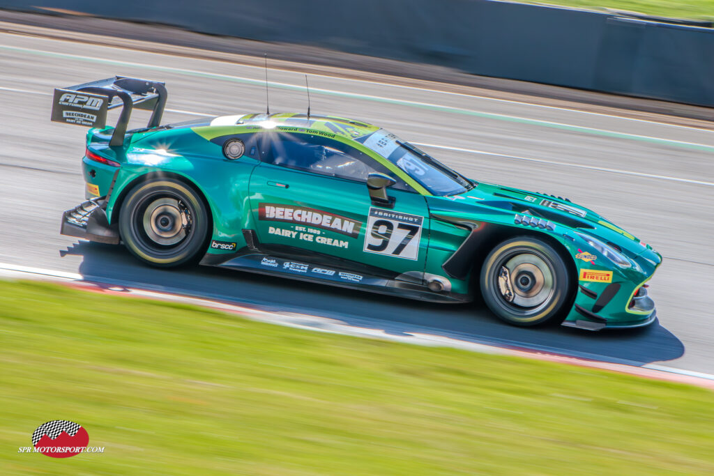 Beechdean Motorsport Ltd, Aston Martin Vantage AMR GT3 Evo.