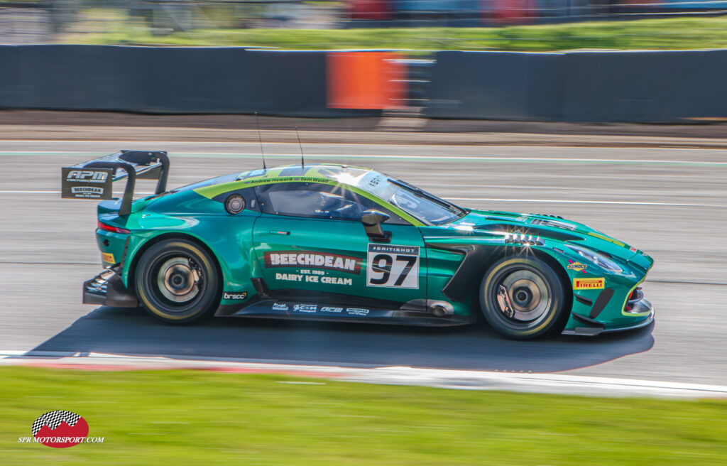 Beechdean Motorsport Ltd, Aston Martin Vantage AMR GT3 Evo.