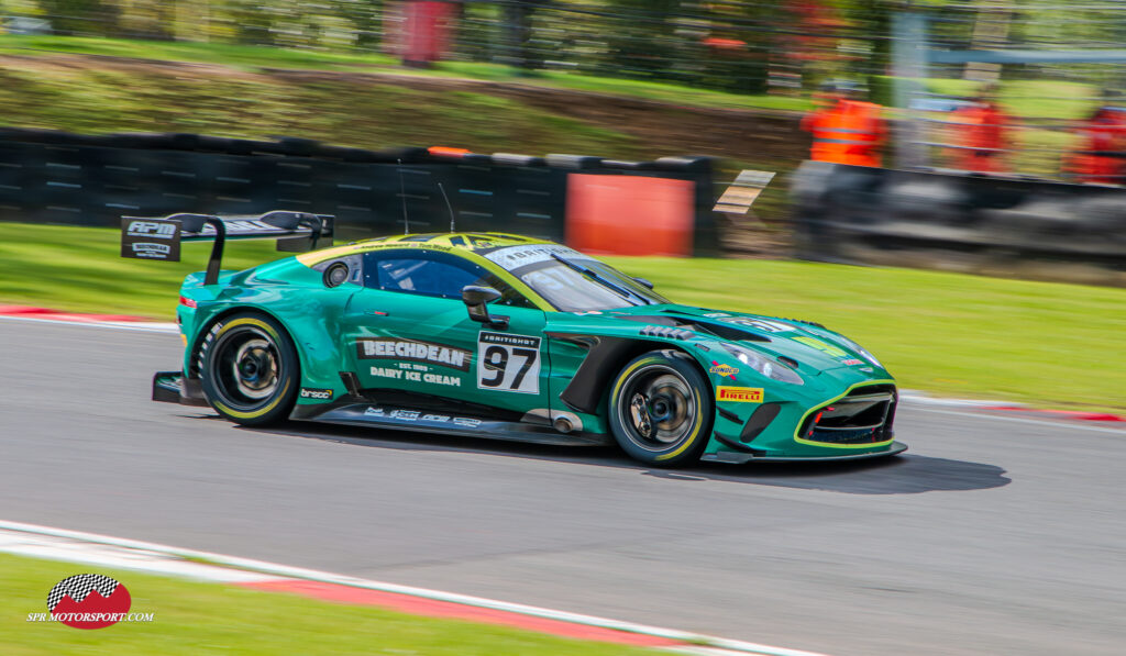 Beechdean Motorsport Ltd, Aston Martin Vantage AMR GT3 Evo.