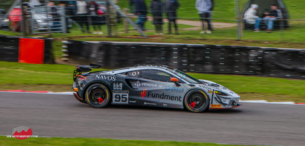 RACE LAB, McLaren Artura GT4.