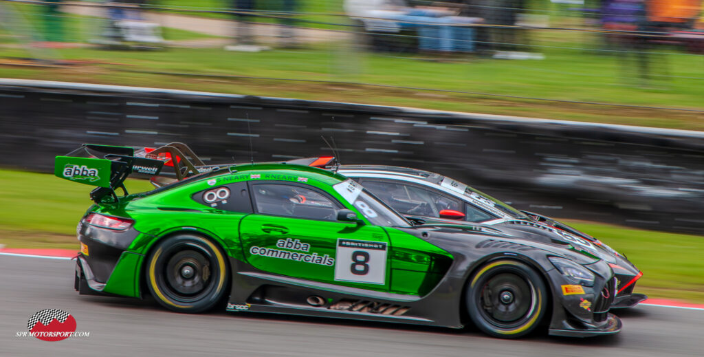 Team ABBA Racing, Mercedes-AMG GT3 Evo (8) / Barwell Motorsport, Lamborghini Huracán GT3 Evo2 (63).