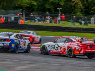 Academy Motorsport Ltd, Ford Mustang GT4 2024 (62) / Century Motorsport, BMW M4 GT4 (29).