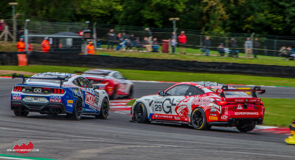 Academy Motorsport Ltd, Ford Mustang GT4 2024 (62) / Century Motorsport, BMW M4 GT4 (29).