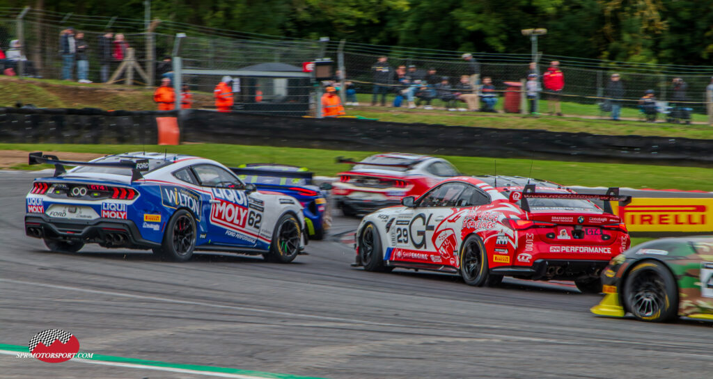 Academy Motorsport Ltd, Ford Mustang GT4 2024 (62) / Century Motorsport, BMW M4 GT4 (29).