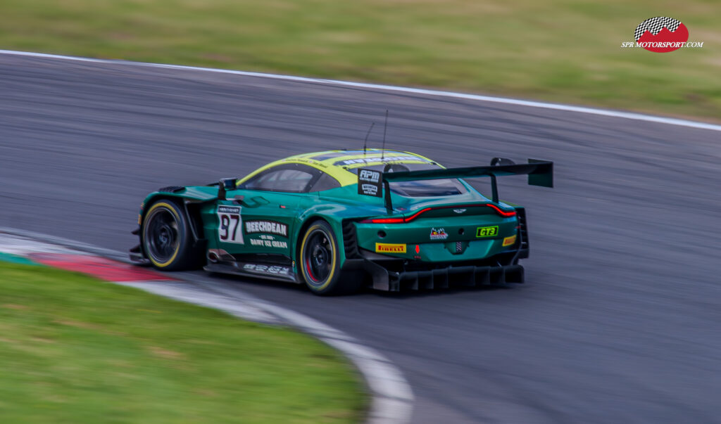 Beechdean Motorsport Ltd, Aston Martin Vantage AMR GT3 Evo.