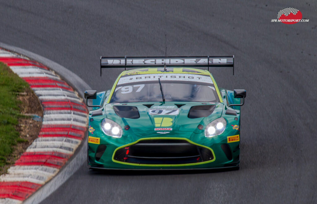 Beechdean Motorsport Ltd, Aston Martin Vantage AMR GT3 Evo.