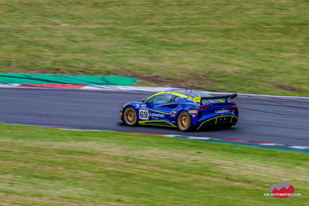 Mahiki Racing, Lotus Emira GT4.