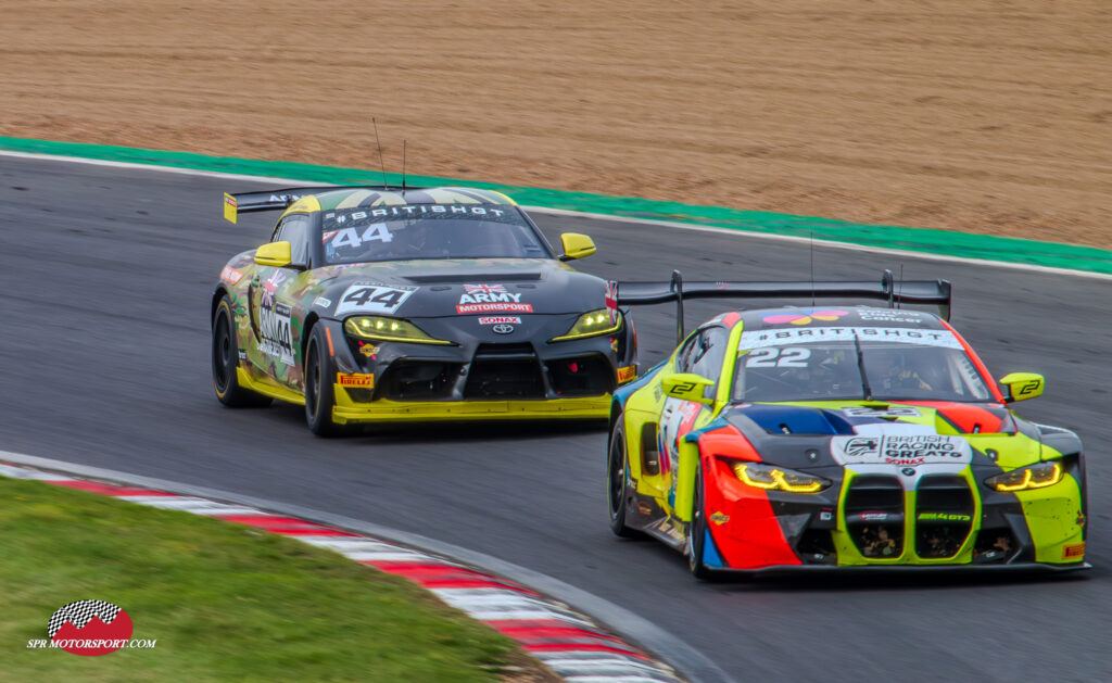 Century Motorsport, BMW M4 GT3 (22) / Toyota Gazoo Racing UK, Toyota GR Supra GT4 Evo (44).