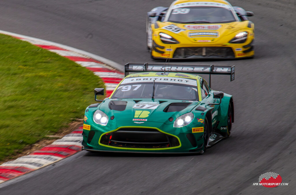 Beechdean Motorsport Ltd, Aston Martin Vantage AMR GT3 Evo (97) / Garage 59, McLaren 720S GT3 Evo (59).