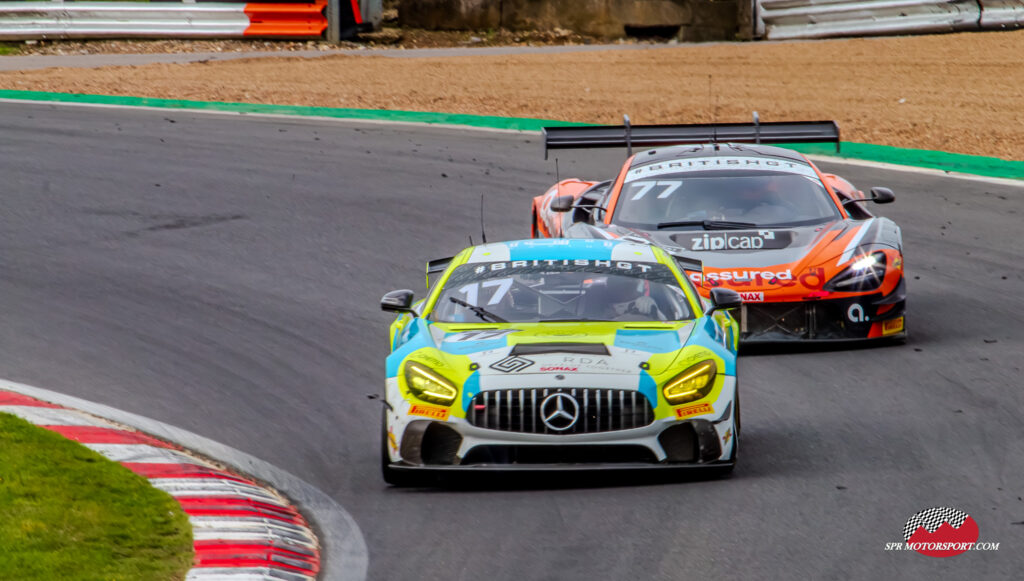 RAM Racing, Mercedes-AMG GT4 (17) / Garage 59, McLaren 720S GT3 Evo (77).