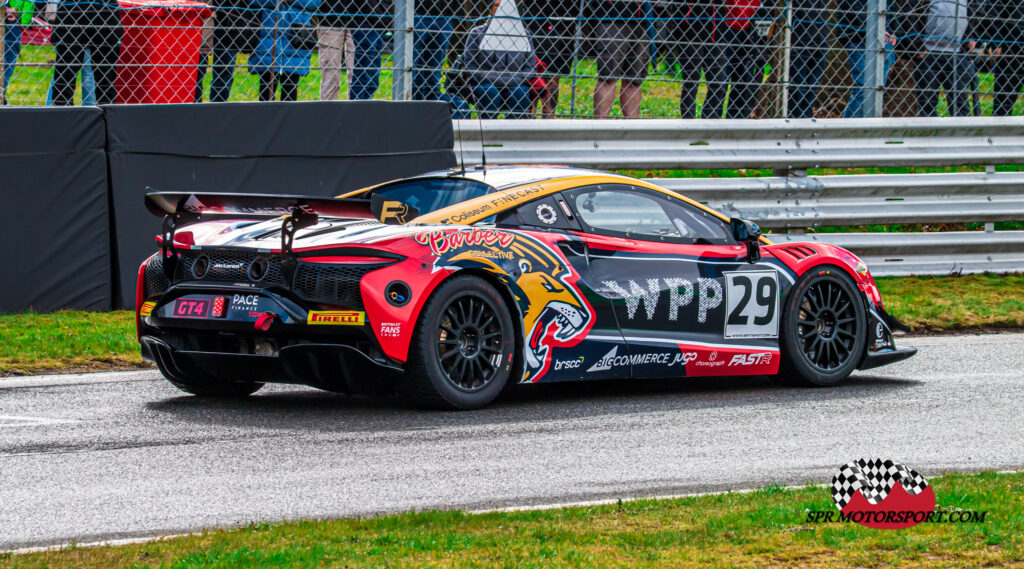 RACE LAB, McLaren Artura GT4.