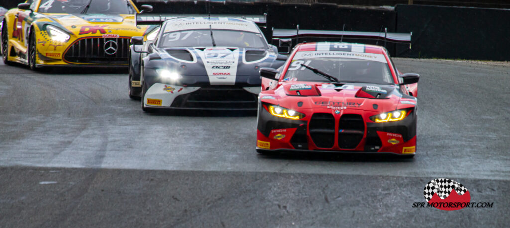 Century Motorsport, BMW M4 GT3 (91) / Beechdean Motorsport, Aston Martin Vantage AMR GT3 (97) / 2 Seas Motorsport, Mercedes-AMG GT3 (4).