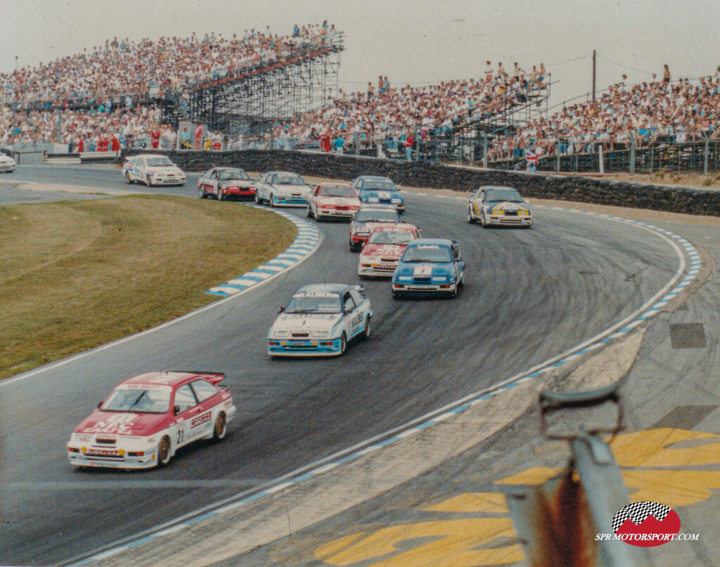 Robb Gravett, Trakstar Motorsport,Ford Sierra RS 500 Cosworth (21) / Andy Rouse, Kaliber Ford Team, Ford Sierra RS 500 Cosworth (1) / Tim Harvey, Labatt’s Team, Ford Sierra RS 500 Cosworth (7) / Mike Smith,Trakstar Motorsport,Ford Sierra RS 500 Cosworth (20).