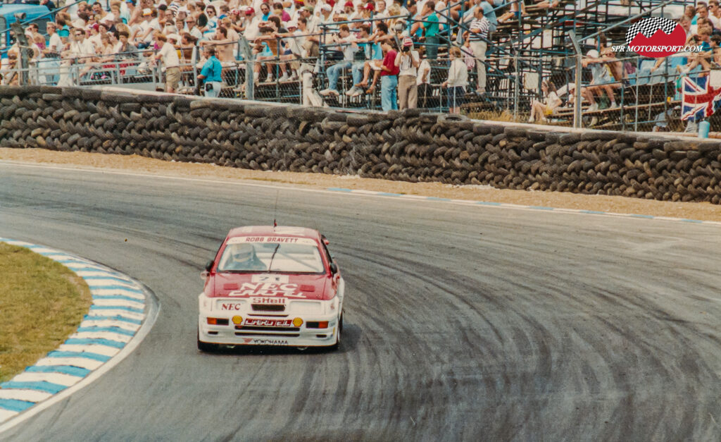 Robb Gravett, Trakstar Motorsport, Ford Sierra RS 500 Cosworth.