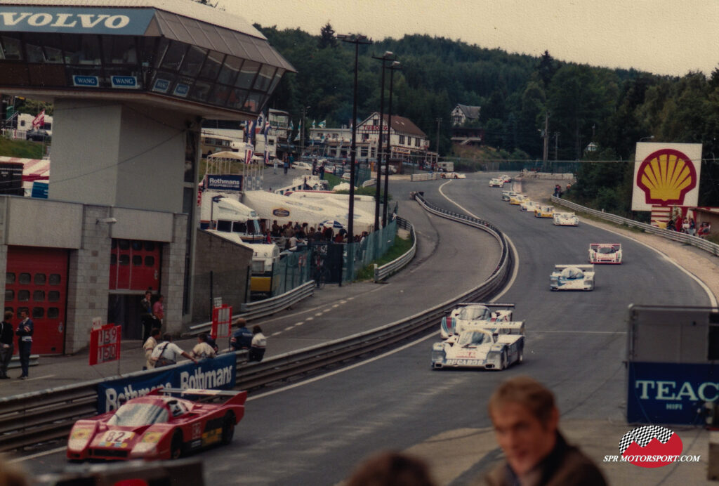 The run down the hill to Eau Rouge led by the Griffo Autoracing, Alba AR3 002/Ford.