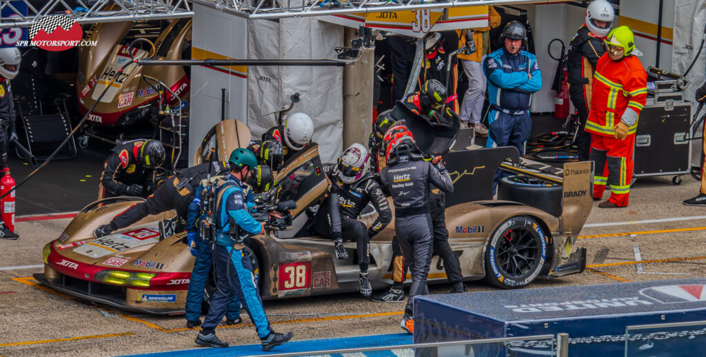 Philip Hanson, (Out) / Oliver Rasmussen, (In) / Hertz Team Jota, Porsche 963.