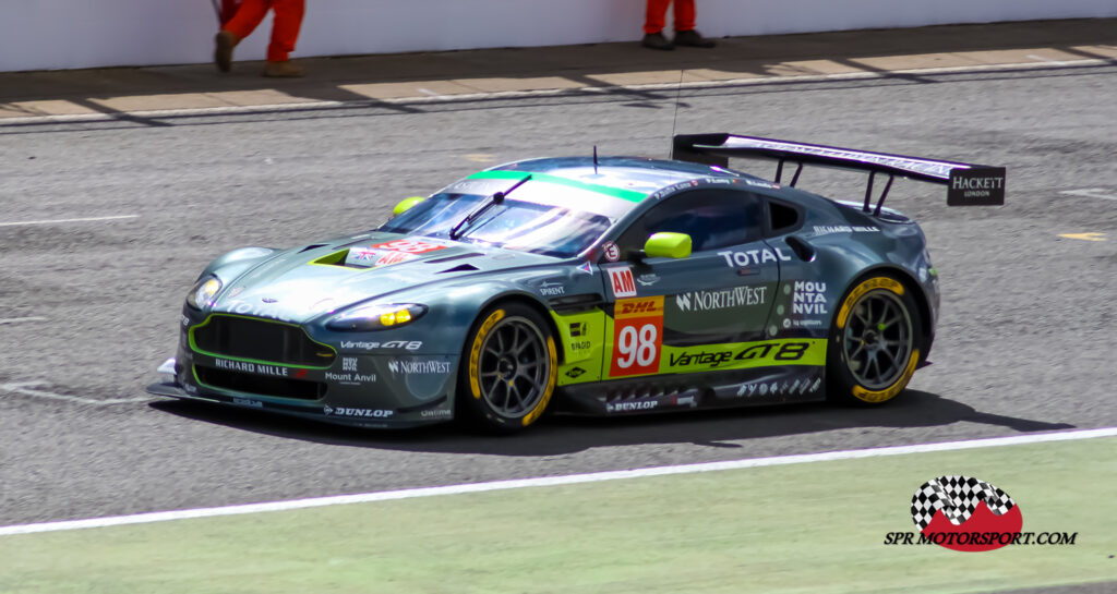 Aston Martin Racing, Aston Martin V8 Vantage.