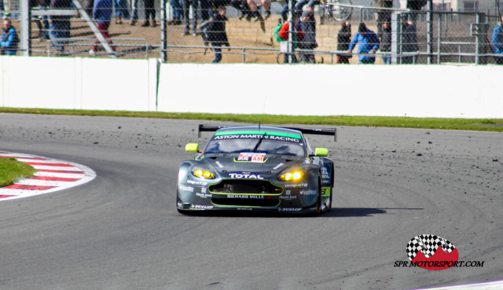 Aston Martin Racing, Aston Martin V8 Vantage.