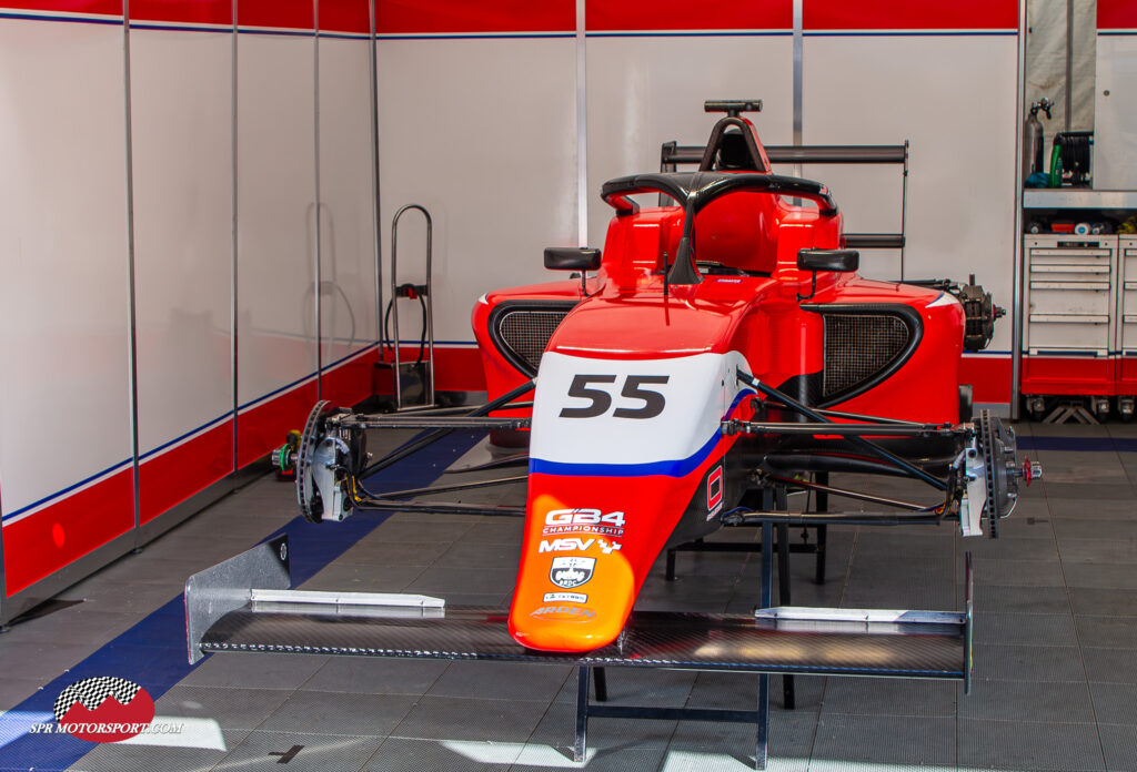 Arden Motorsport. Ava Dobson.