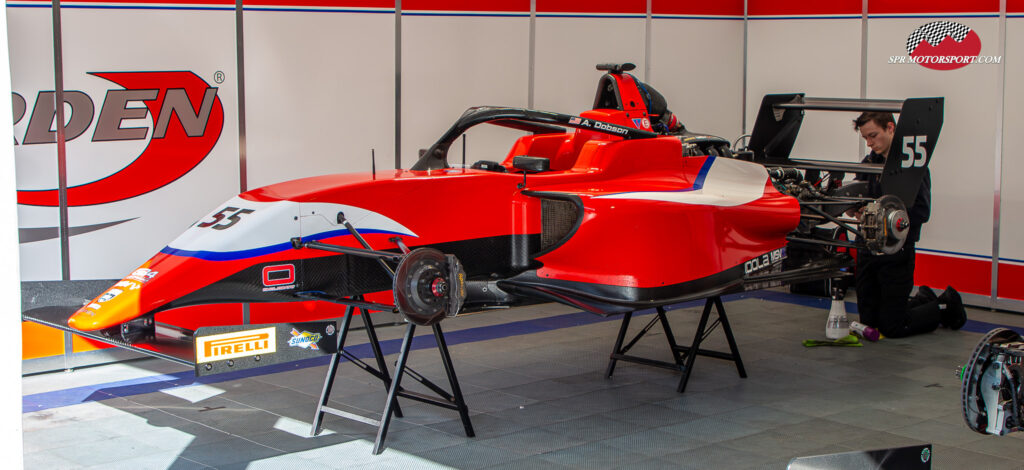 Arden Motorsport. Ava Dobson.