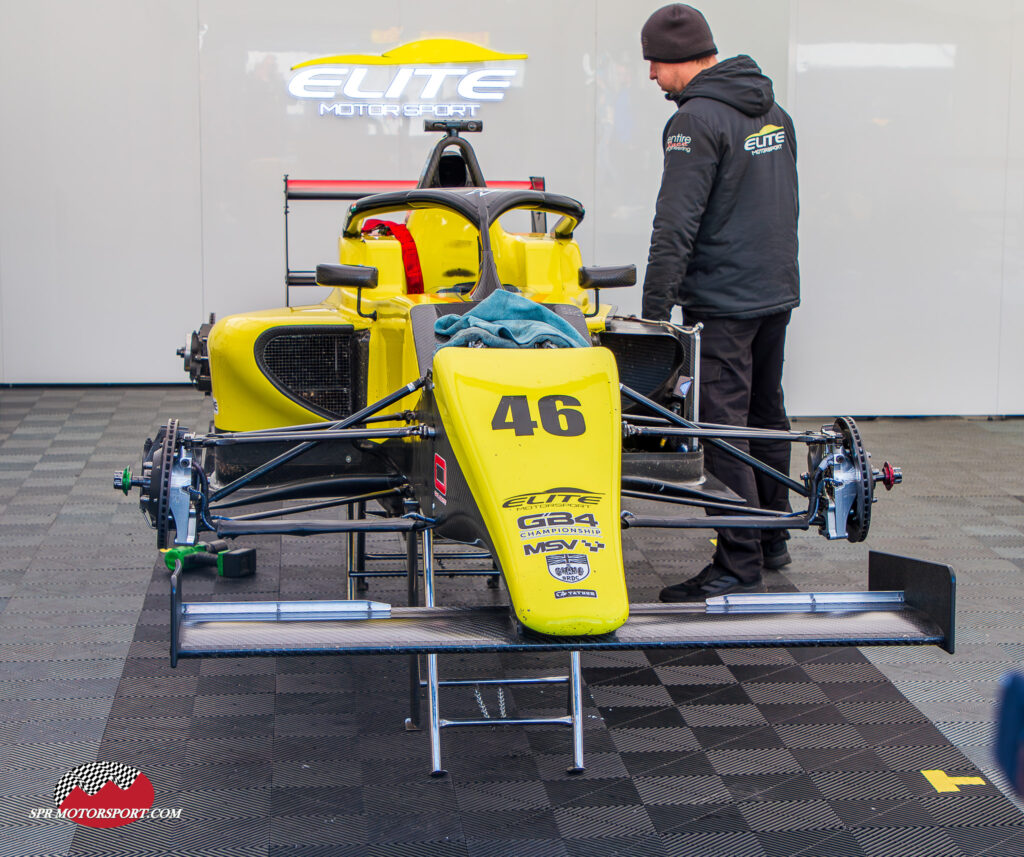 Elite Motorsport. Ary Bansal.