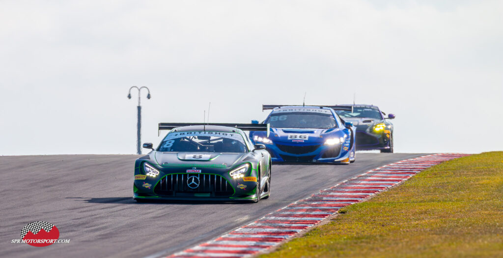 Team Abba Racing, Mercedes-AMG GT3 Evo (8) / Bridger Motorsport, Honda NSX GT3 Evo II (86).
