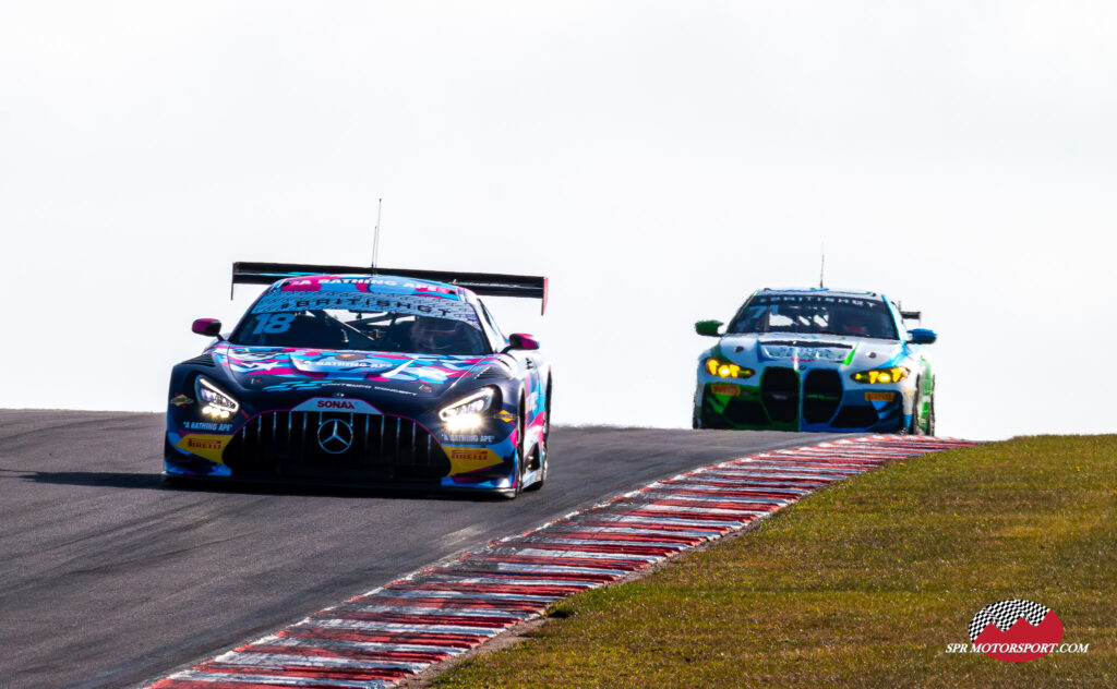 2 Seas Motorsport, Mercedes-AMG GT3 Evo (18) / Century Motorsport, BMW M4 GT4 Evo (71).