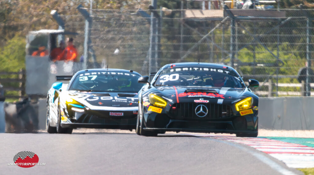 Team Parker Racing, Mercedes-AMG GT4 (30) / Jolt Racing, McLaren Artura GT4 (37).