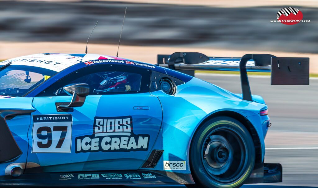 Beechdean Motorsport Ltd, Aston Martin Vantage AMR GT3 Evo.