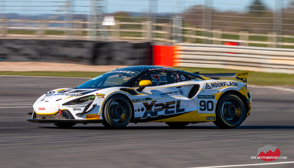 Optimum Motorsport, McLaren Artura GT4.