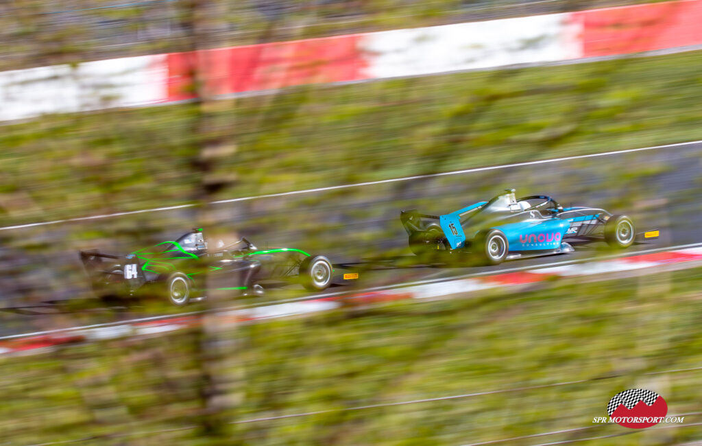 Rossverde Scorpio Racing. Neirin Evans (64) / KMR Sport. Lily-May Watkins (15).