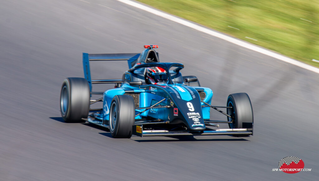 KMR Sport. Megan Bruce.